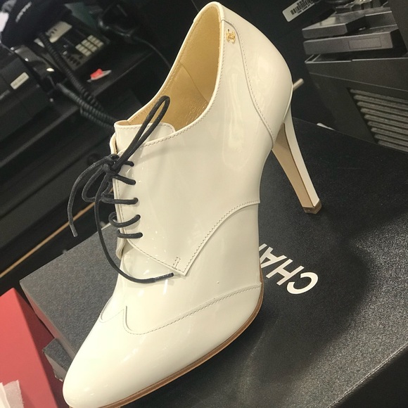 NIB Chanel 38.5 white patent heels lace up - Picture 2 of 3